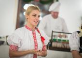 <ALT> Prowadzące Galę Konkursu Na Najlepsze Ciasteczko "Cieszyńskiej Krainy"